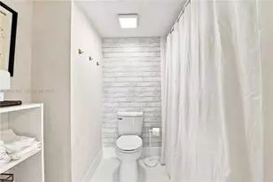 2240 N Cypress Bend Dr, Pompano Beach, FL 33069 - Photo 27