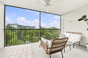 2240 N Cypress Bend Dr, Pompano Beach, FL 33069 - Photo 29