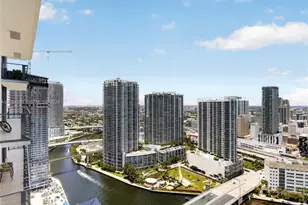 68 SE 6th St, Miami, FL 33131 - Photo 23