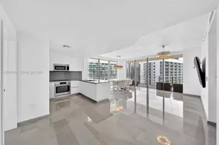 68 SE 6th St, Miami, FL 33131 - Photo 5