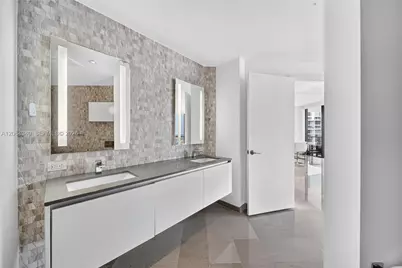 68 SE 6th St #3311, Miami, FL 33131 - Photo 13
