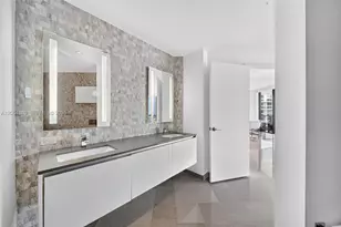 68 SE 6th St, Miami, FL 33131 - Photo 13