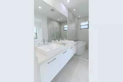 4311 NW 82nd Ave, Doral, FL 33166 - Photo 17