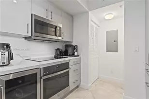 325 S Biscayne Blvd, Miami, FL 33131 - Photo 13