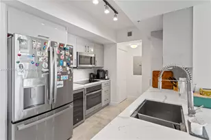 325 S Biscayne Blvd, Miami, FL 33131 - Photo 17