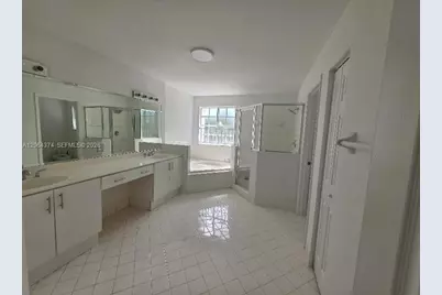 11525 NW 71st St, Doral, FL 33178 - Photo 19