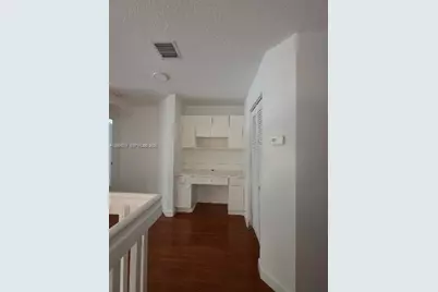 11525 NW 71st St, Doral, FL 33178 - Photo 9