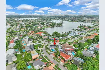 8251 NW 185th St, Hialeah, FL 33015 - Photo 37