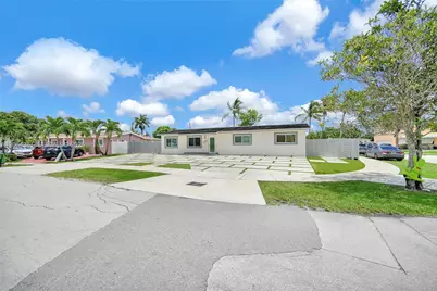 8251 NW 185th St, Hialeah, FL 33015 - Photo 5