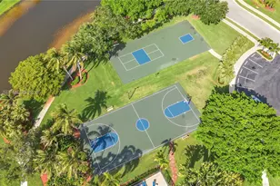 885 Tanglewood Cir, Weston, FL 33327 - Photo 17