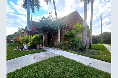 1201 SW 120th Way, Davie, FL 33325 - Photo 3