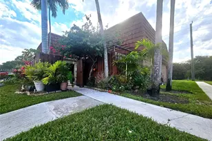 1201 SW 120th Way, Davie, FL 33325 - Photo 3
