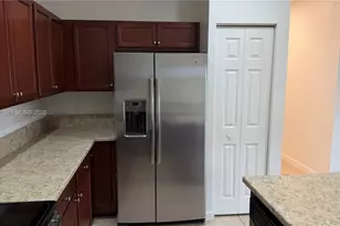 737 SE 37th Pl, Homestead, FL 33033 - Photo 9
