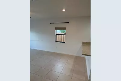 737 SE 37th Pl, Homestead, FL 33033 - Photo 9