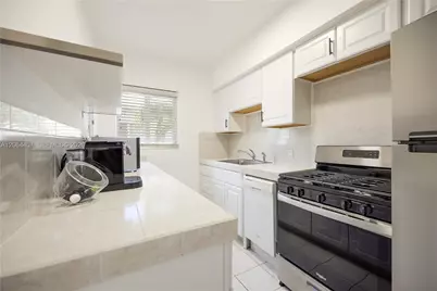 1110 Venetian Way #2B, Miami, FL 33139 - Photo 9