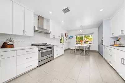831 NE 109th St, Biscayne Park, FL 33161 - Photo 11
