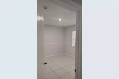 1098 NE 34th Ct #4, Oakland Park, FL 33334 - Photo 5
