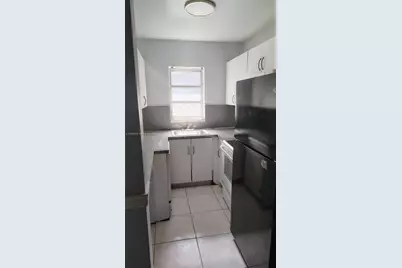 1098 NE 34th Ct #4, Oakland Park, FL 33334 - Photo 3