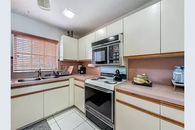 2205 1/2 NE 123rd St #2205, North Miami, FL 33181 - Photo 9