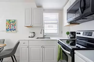 7326 Collins Ave, Miami Beach, FL 33141 - Photo 21