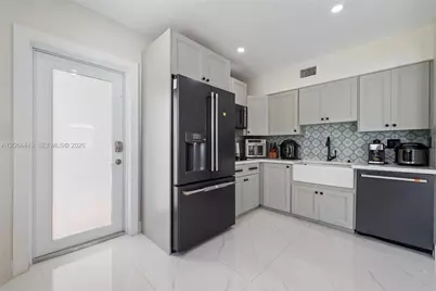 11120 SW 2nd St, Sweetwater, FL 33174 - Photo 7