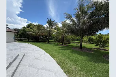19690 SW 210th St, Miami, FL 33187 - Photo 15