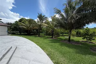 19690 SW 210th St, Miami, FL 33187 - Photo 15