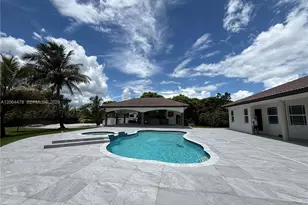 19690 SW 210th St, Miami, FL 33187 - Photo 13