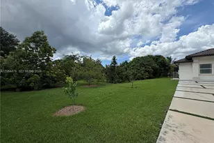 19690 SW 210th St, Miami, FL 33187 - Photo 9