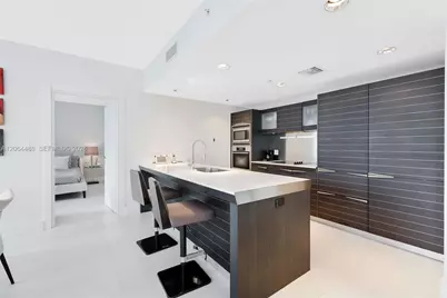 200 Biscayne Boulevard Way #504, Miami, FL 33131 - Photo 3