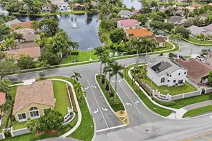 1040 NW 185th Ave, Pembroke Pines, FL 33029 - Photo 21