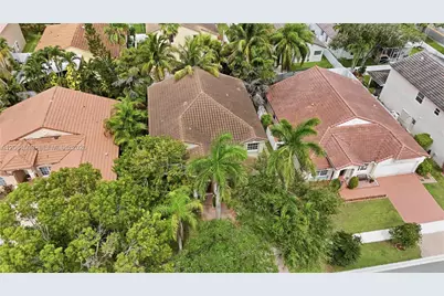1040 NW 185th Ave, Pembroke Pines, FL 33029 - Photo 19