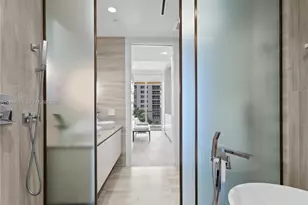 5775 Collins Ave, Miami Beach, FL 33140 - Photo 25