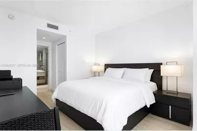 55 SW 9th St #1105, Miami, FL 33130 - Photo 5
