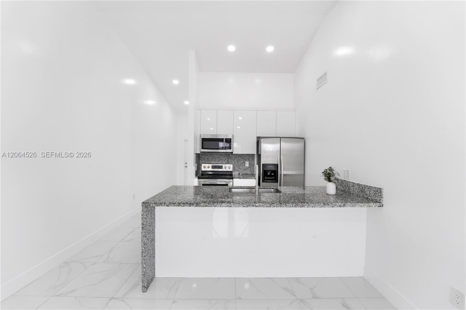 6742 NW 188th Terrace #6742 - 6742 NW 188th Terrace #6742, Hialeah, FL 33015 Luxury Property | Jose Angel Pina
