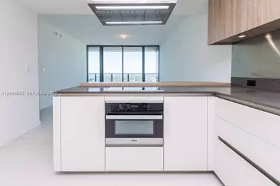 1000 Brickell Plz #4104, Miami, FL 33131 - Photo 7