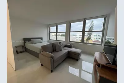 2899 Collins Ave #610, Miami Beach, FL 33140 - Photo 5
