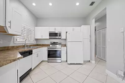 15890 SW 12th St, Pembroke Pines, FL 33027 - Photo 11