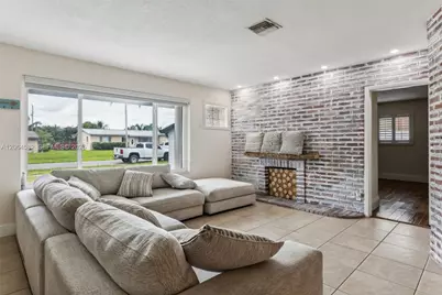 6931 SW 2nd St, Pembroke Pines, FL 33023 - Photo 3
