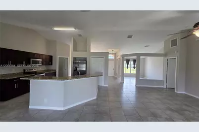 151 SW South Wakefield Cir #-, Port Saint Lucie, FL 34953 - Photo 3