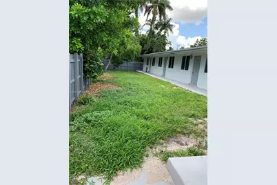 214 SE 8th St #3, Hallandale Beach, FL 33009 - Photo 1