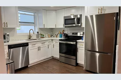 2061 NE 123rd St, North Miami, FL 33181 - Photo 5