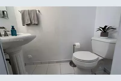 2061 NE 123rd St, North Miami, FL 33181 - Photo 9