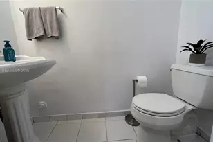 2061 NE 123rd St, North Miami, FL 33181 - Photo 9