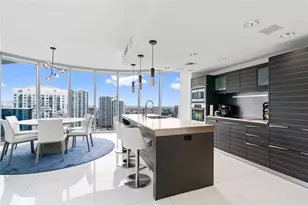 200 Biscayne Blvd Way, Miami, FL 33131 - Photo 9