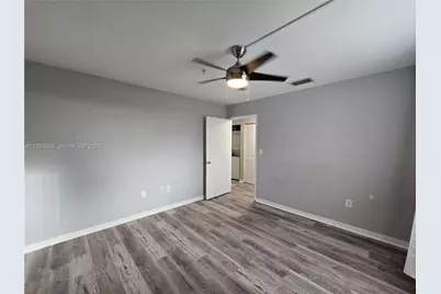 1627 NW 18th St #403, Miami, FL 33125 - Photo 9