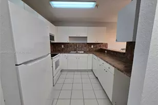 1627 NW 18th St, Miami, FL 33125 - Photo 5