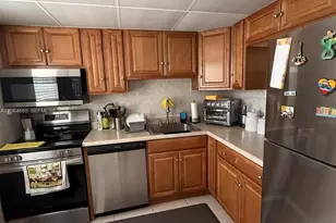 1055 Country Club Dr, Margate, FL 33063 - Photo 7