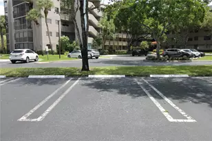 900 Colony Point Cir, Pembroke Pines, FL 33026 - Photo 25