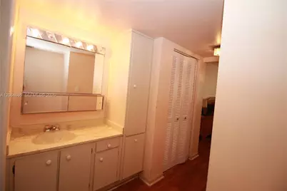 900 Colony Point Cir #216, Pembroke Pines, FL 33026 - Photo 9